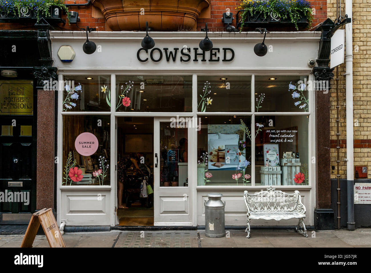 Das Cowshed Spa und Beauty Produkt speichern, Foubert Platz, Carnaby Street, London, UK Stockfoto