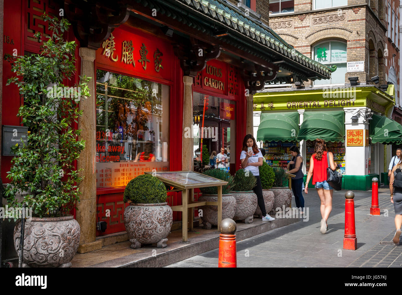 Ein chinesisches Restaurant und Supermarkt, Gerrard Street, Chinatown, London, UK Stockfoto