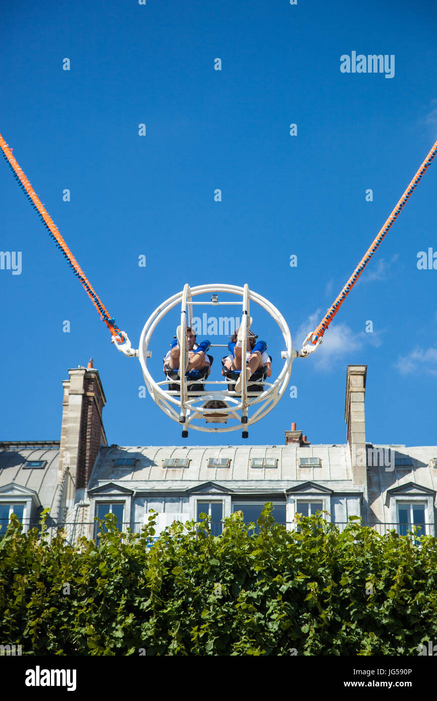 PARIS, Frankreich - 3. Juli 2017: Jedes Jahr zu Beginn des Sommers, erfolgt eine Kirmes in den Tuilerien-Gärten, im Zentrum von Paris. Thi Stockfoto