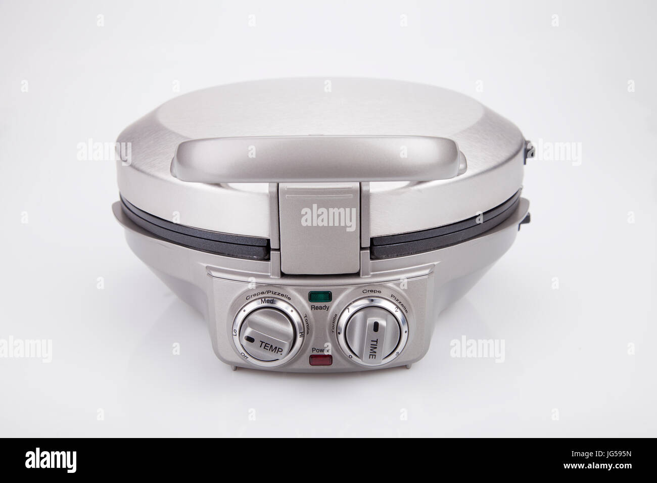 Edelstahl Pancake Maker auf eine weiße Fläche. Pancake Maker isoliert auf weißem Hintergrund. Stockfoto
