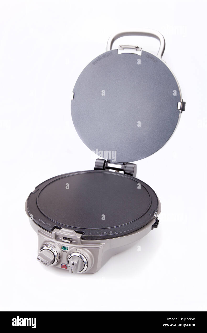 Edelstahl Pancake Maker auf eine weiße Fläche. Pancake Maker isoliert auf weißem Hintergrund. Stockfoto