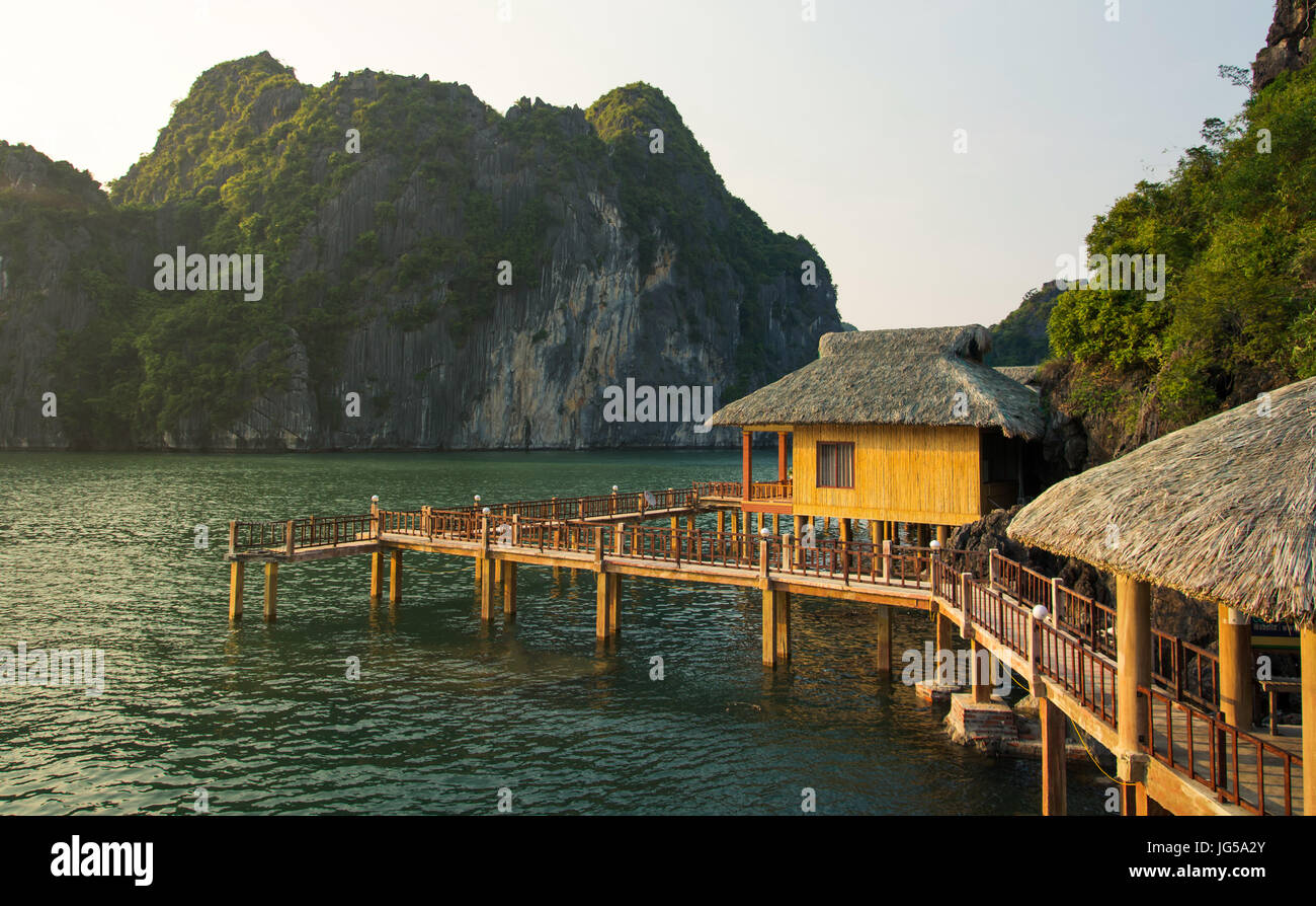 Tropisches Paradies Resort in der Halong Bucht, Vietnam Stockfoto