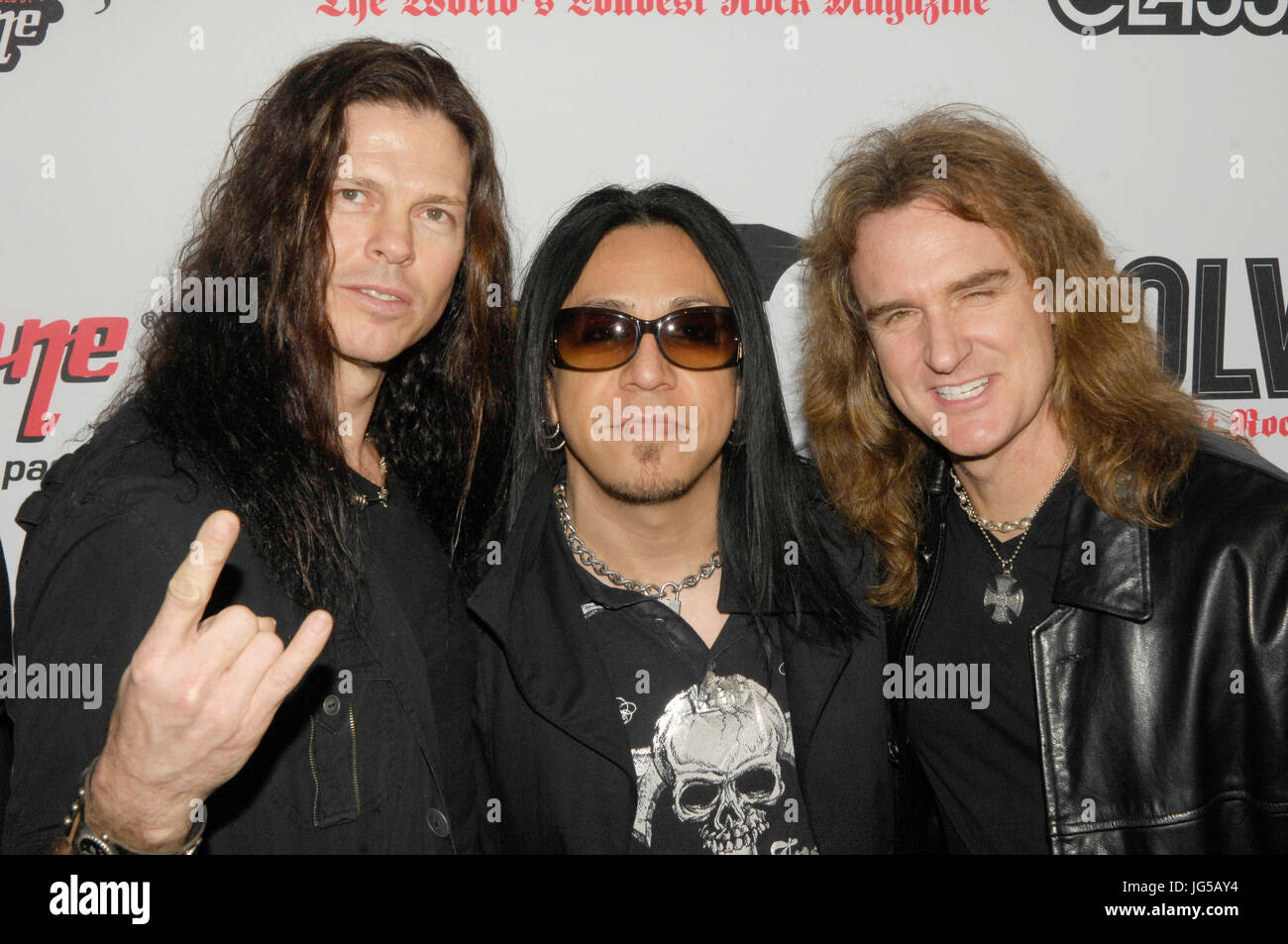 (L-R) Musiker Chris Broderick Megadeth, Sin Quirin Ministry Dave Ellefson Megadeth kommen 3. Annual Revolver Golden Gods Awards Club Nokia April 20,2011 Los Angeles, Kalifornien. Stockfoto