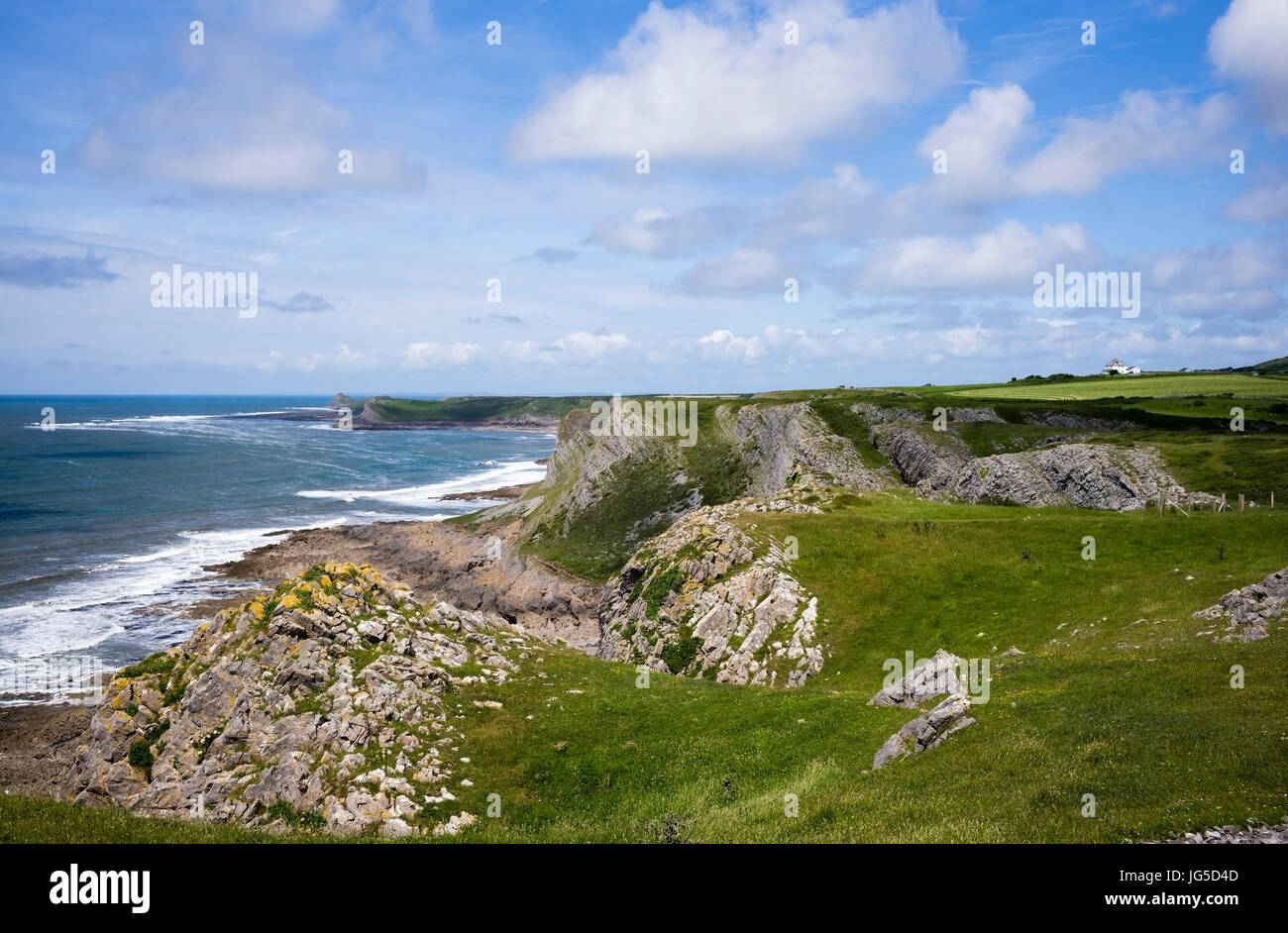 Schroffen Kalkfelsen auf dem Küstenpfad zwischen Port Eynon und Rhossili, Gower Halbinsel, Glamorgan, Wales, UK Stockfoto