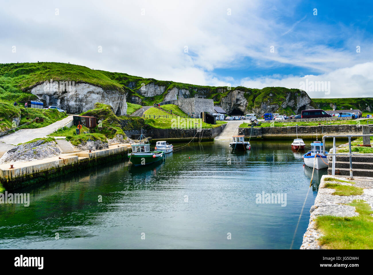 Ballintoy alten Hafen verwendet in Game of Thrones als Iron Island Lordsport Harbour und den Speicherort für die Szene des Theon Greyjoys Heimkehr Stockfoto