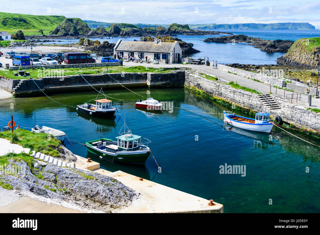 Ballintoy alten Hafen verwendet in Game of Thrones als Iron Island Lordsport Harbour und den Speicherort für die Szene des Theon Greyjoys Heimkehr Stockfoto