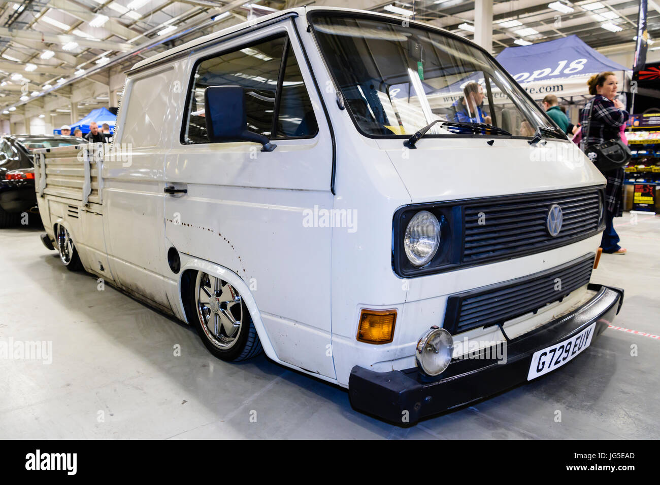 1985 VW Transporter DOKA 1.9 Diesel Double cab LKW mit Tieferlegung und Chrom Alufelgen. Stockfoto