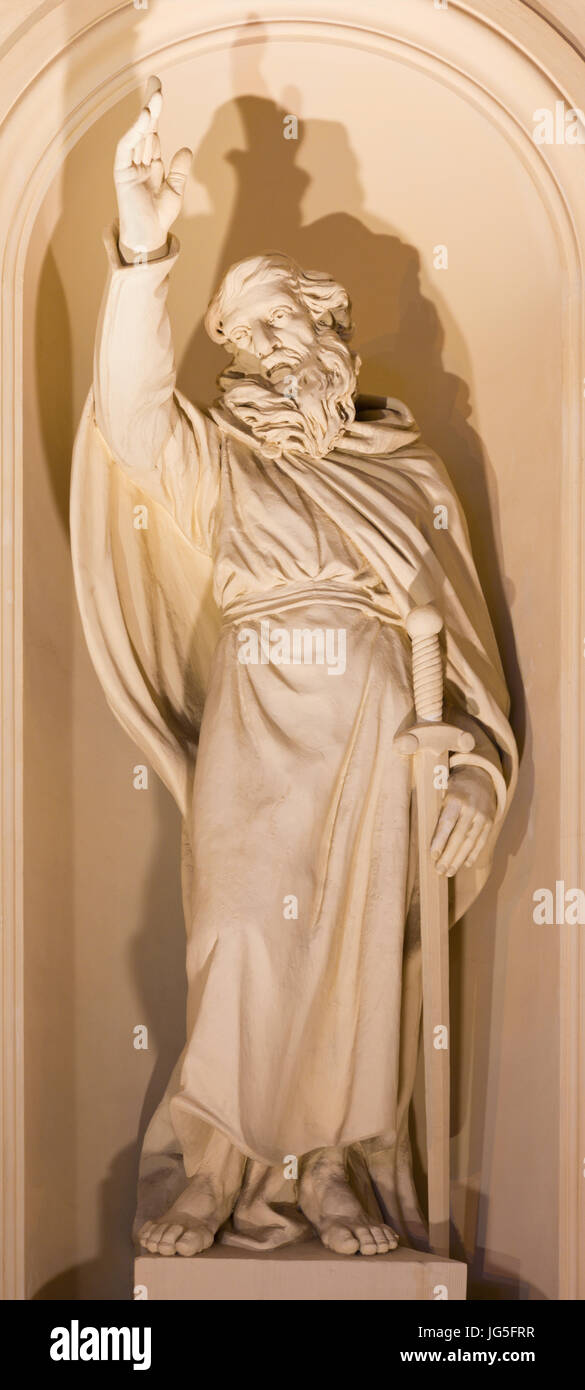 BERLIN, Deutschland, Februar - 12, 2017: Die Statue des Propheten Elias auf die Fassade der Kirche Deutscher Dom Wiederaufbau nach Constantin Philipp Sartori (174 Stockfoto
