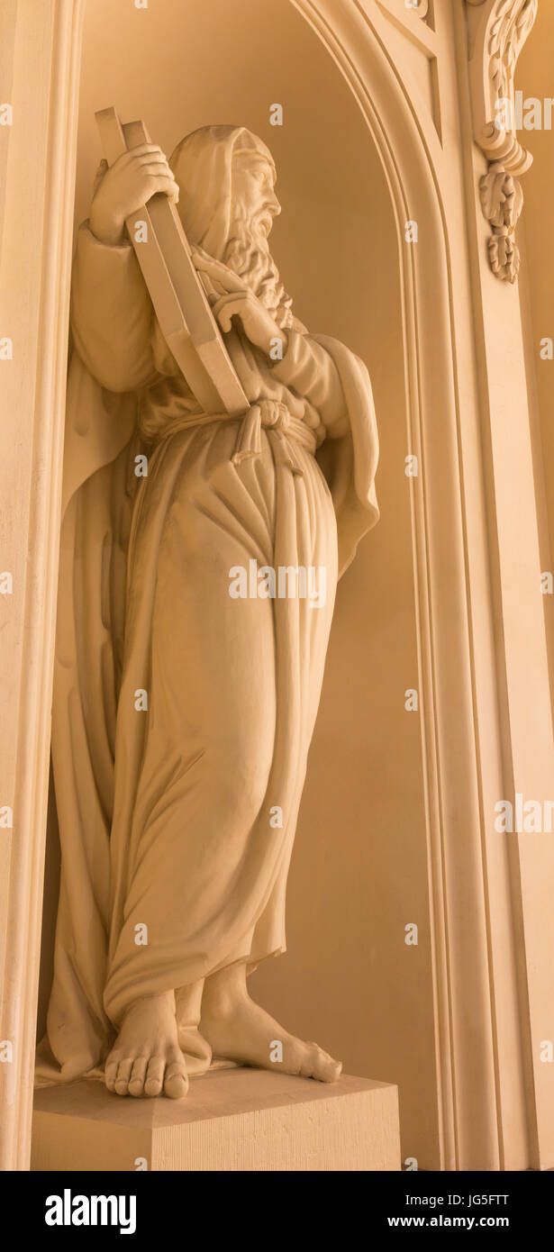 BERLIN, Deutschland, Februar - 12, 2017: Die Statue von Moses auf die Fassade der Kirche Deutscher Dom Wiederaufbau nach Constantin Philipp Sartori (1747-1812 Stockfoto