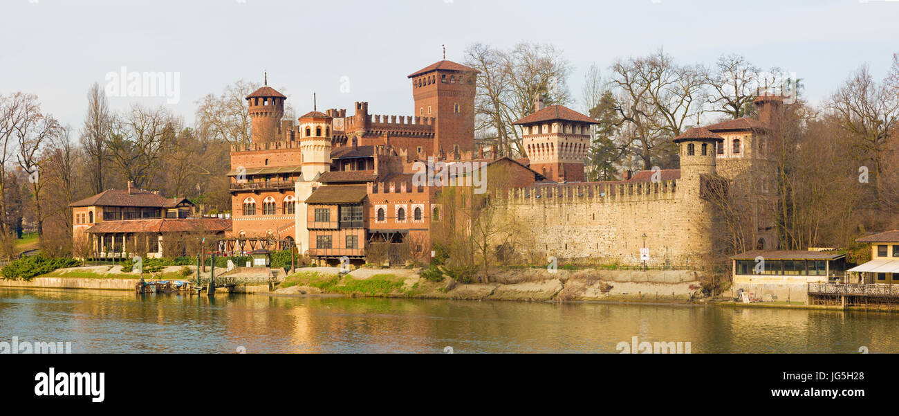 Turin - das Panorama der Borgo Medievale Burg. Stockfoto