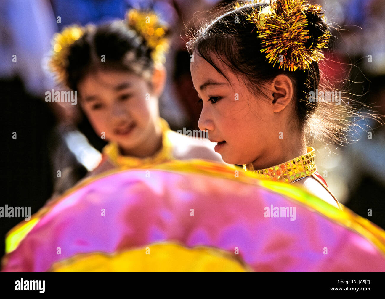 Chinesisches Mädchen. Festival. Putian (Fujian). China. Putian ist eine bezirksfreie Stadt in der östlichen Provinz Fujian, China. Es grenzt Fuzhou City, die noch Stockfoto