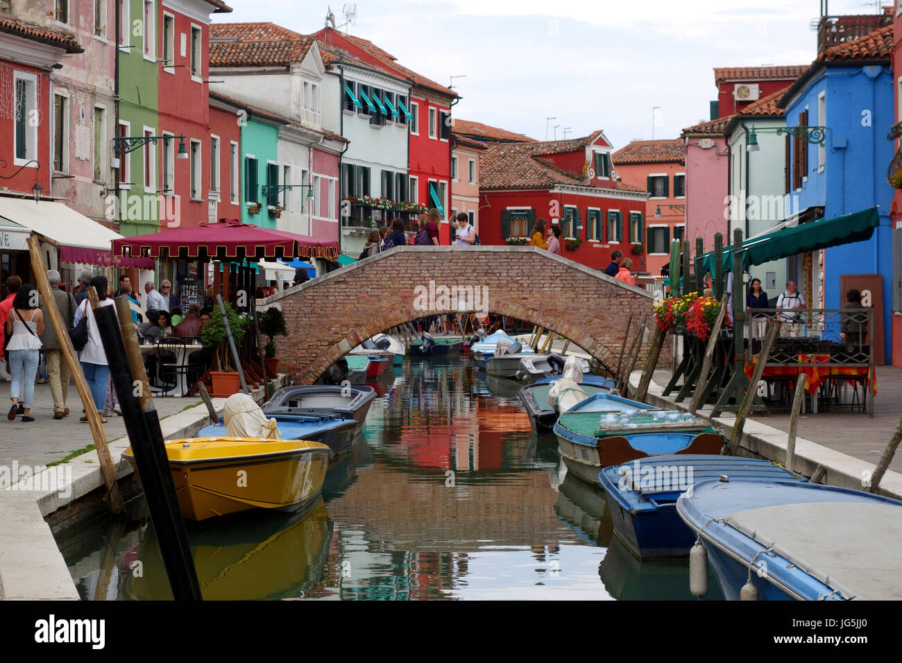 Straßenszene in Fondamenta S Mauro, Insel Burano, Venedig, Italien Stockfoto