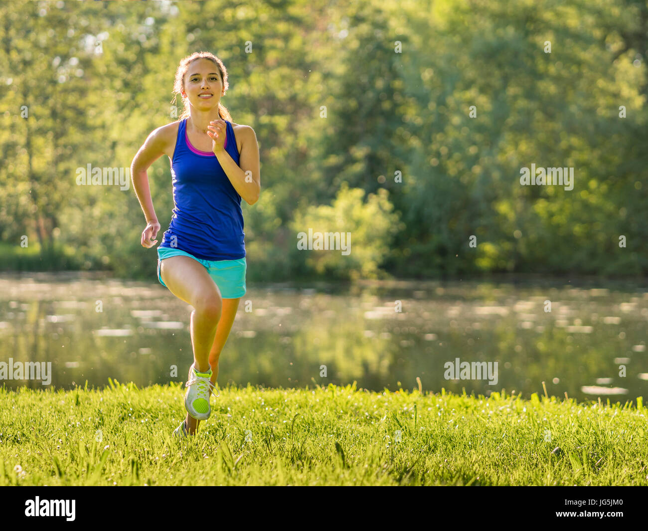 Frau beim Fitness-Training, laufen, schlank, sportlich, Talaue Waiblingen, Baden-Württemberg, Deutschland Stockfoto