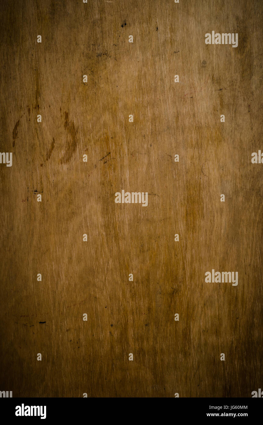 Eine alte dunkle Holzplatte mit Flecken, Kratzer und Vignette bietet einen Grunge-Stil-Hintergrund. Stockfoto