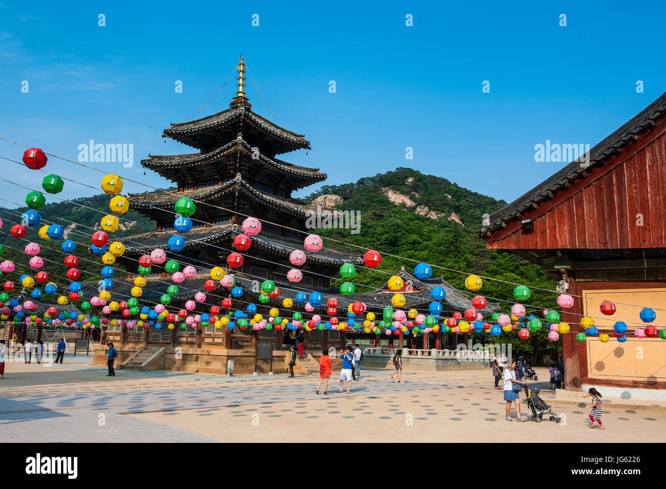 Bunte Laternen im Beopjusa Tempelkomplex, South Korea Stockfoto