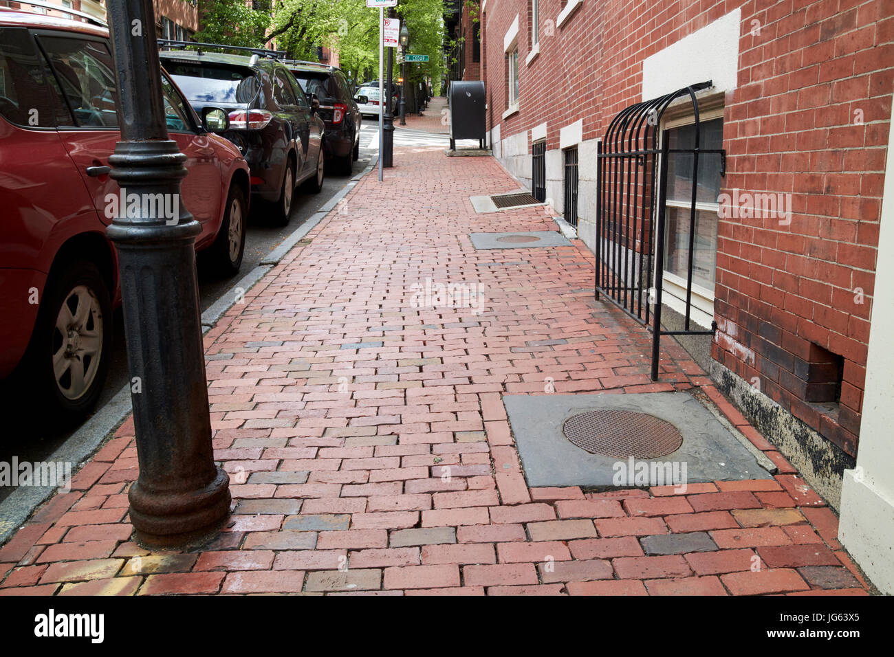 rote Ziegel Bürgersteig Mount Vernon Street Beacon Hill Boston USA Stockfoto