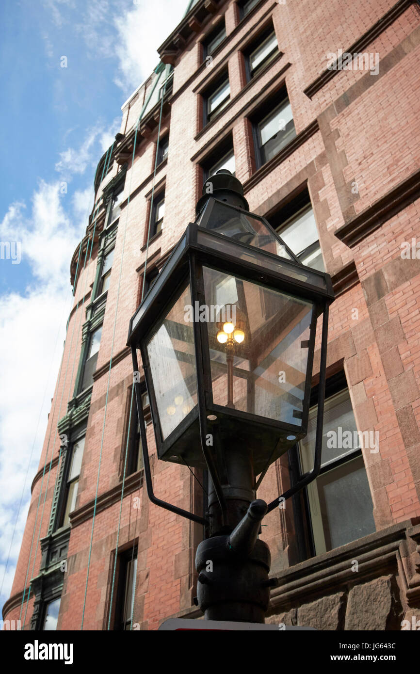 Tagsüber beleuchtete gas Straßenbeleuchtung in Freude Straße Beacon Hill, Boston, USA Stockfoto