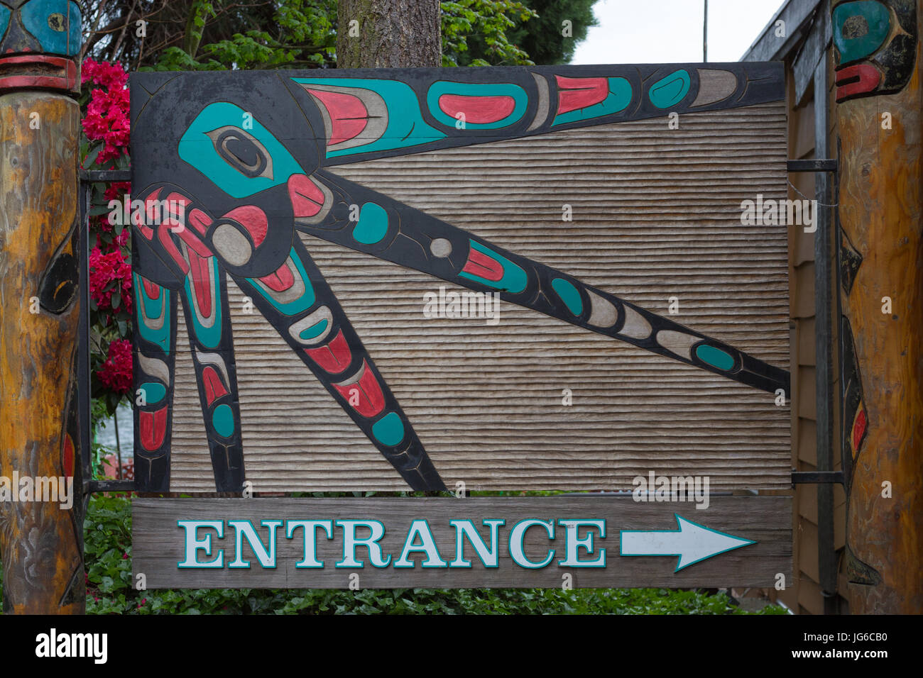 Eingang zu unterzeichnen, im indianischen Stil Ivars Salmon House am Northlake Weg in Seattle, Washington Stockfoto