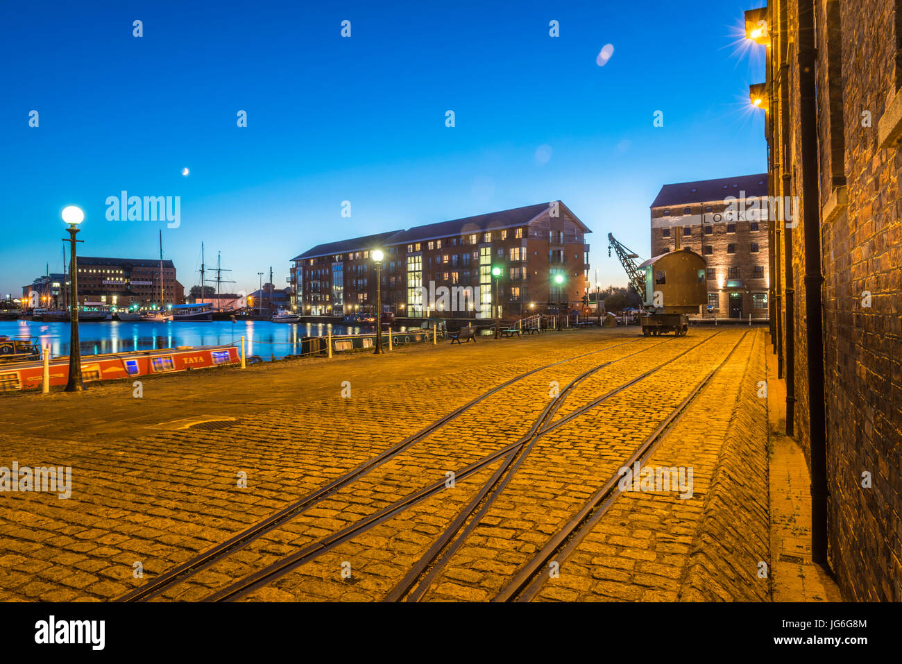 Blick über historische Gloucester Docks und restaurierten alten Lagerhäusern, Gloucestershire, UK Stockfoto