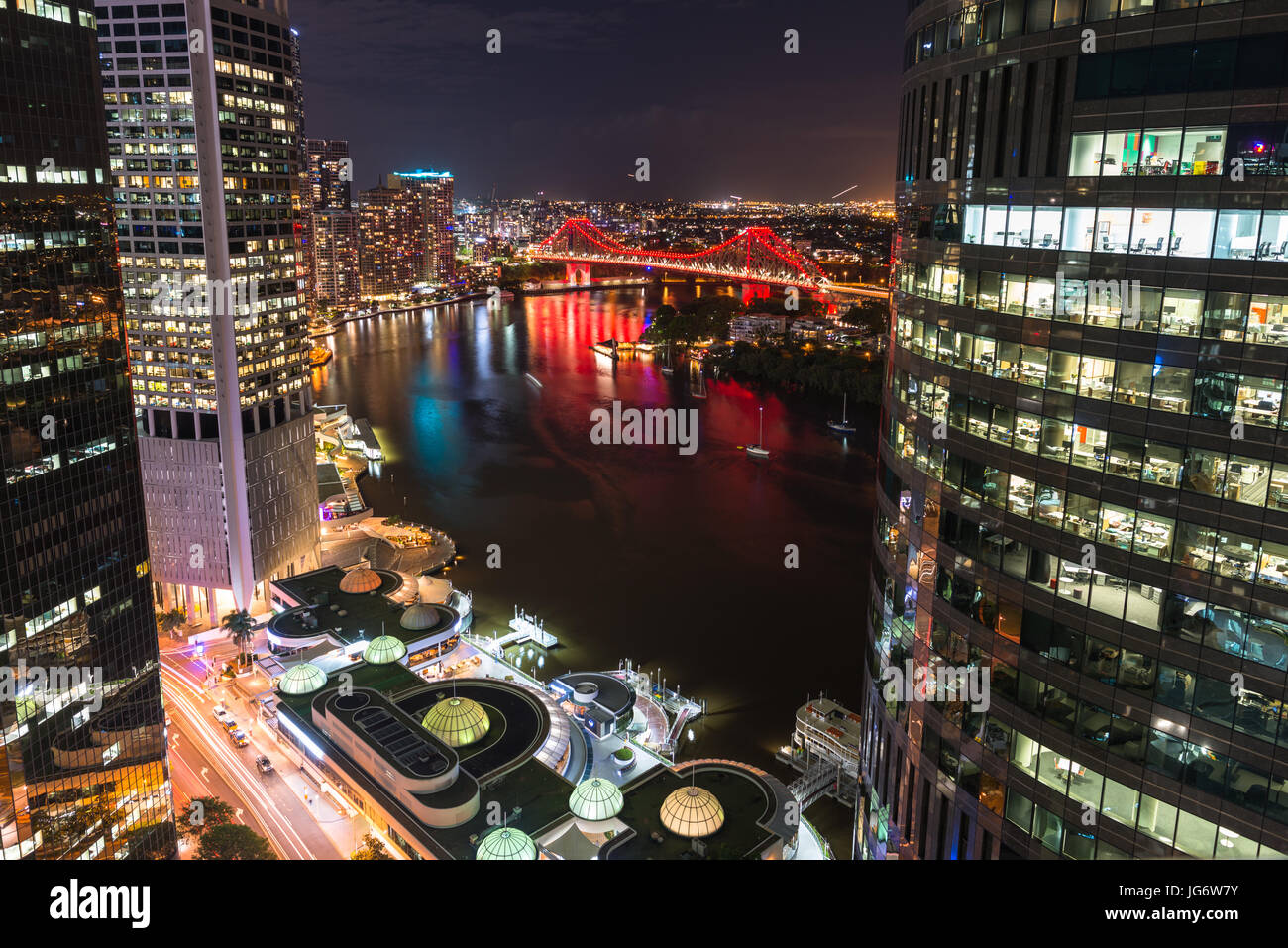 Story Bridge beleuchtet nach Einbruch der Dunkelheit, Brisbane, Australien Stockfoto