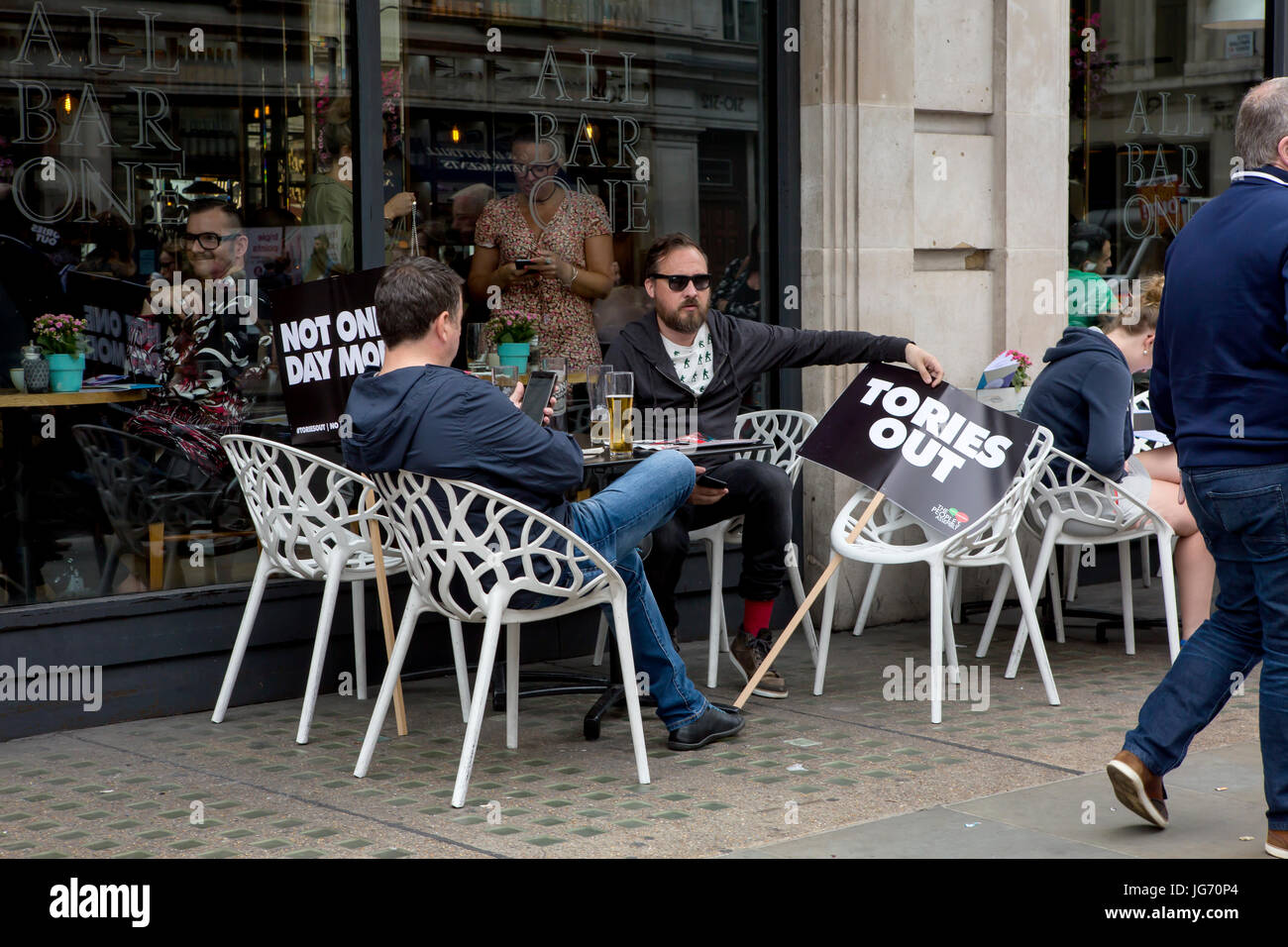 London, Vereinigtes Königreich - 1. Juli 2017: vor dem Marsch. Ein Marsch fand im Zentrum von London zu protestieren, die Regierung anhaltende Sparmaßnahmen mea Stockfoto