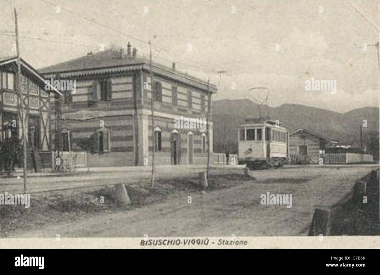 Stazione di BisuschioViggiơB9 Con Straßenbahn Stockfotografie Alamy