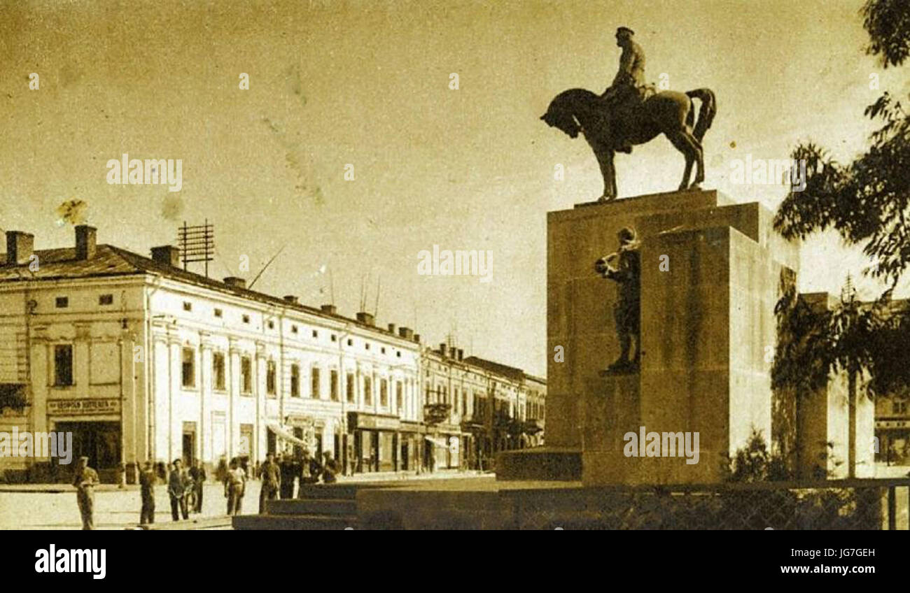 Tarnopol - Plac Sobieskiego - Statue von Józef Piłsudski Stockfoto