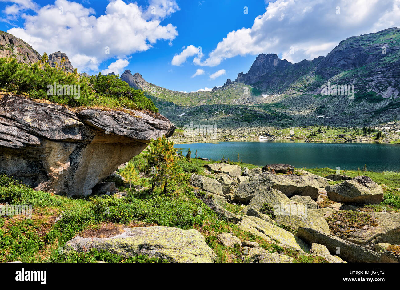 Gletschersee in sibirischen Bergen. Naturpark Ergaki. Region Krasnojarsk. Russland Stockfoto