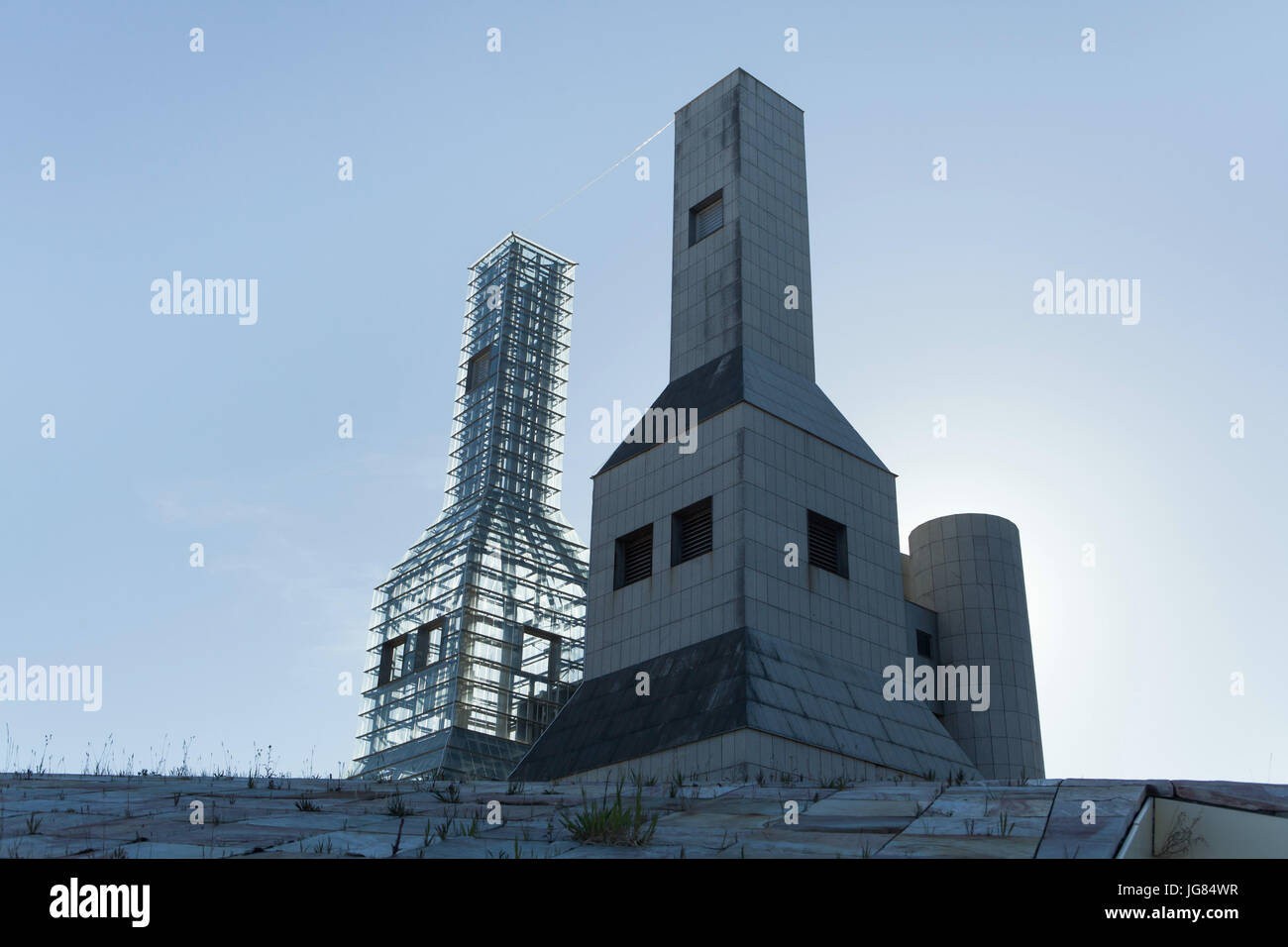 Torres de John Hejduk (John Hejduk Türme) amerikanische modernistischen Architekten, John Hejduk im Bereich der Cidade da Cultura de Galicia (Kulturstadt von Galizien entworfen) amerikanische dekonstruktivistischen Architekten Peter Eisenman auf Monte Gaiás in Santiago De Compostela, Galicien, Spanien. Stockfoto