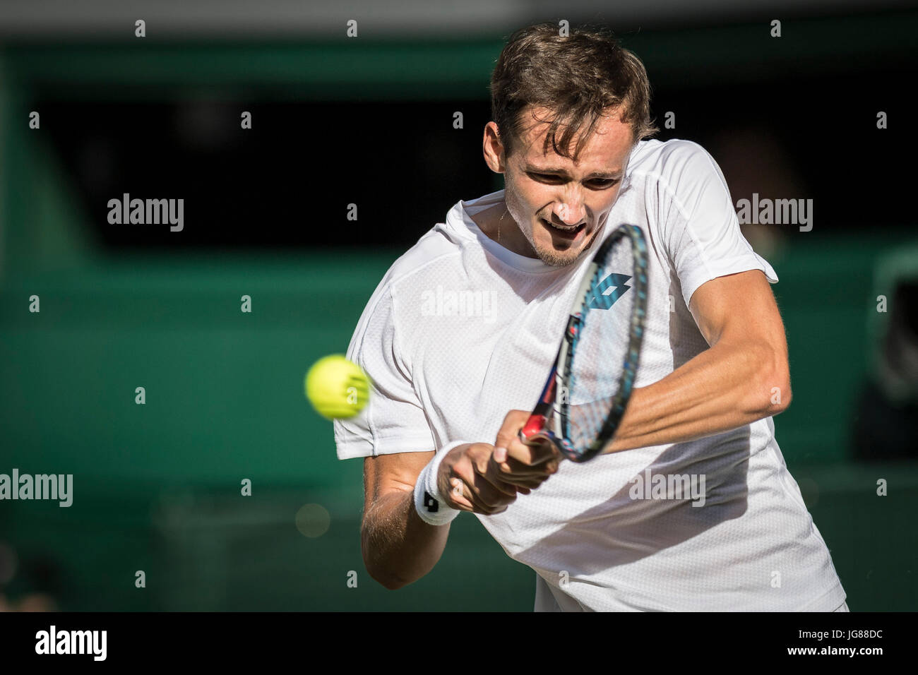 Die Wimbledon Tennis Weltmeisterschaften 2017 statt auf The All, UK. 3. Juli 2017. Lawn Tennis and Croquet Club, London, England, UK. Daniil Medvedev V Stan Wawrinka [5] auf dem Centre Court. Im Bild:-Daniil Medwedew Credit: Duncan Grove/Alamy Live-Nachrichten Stockfoto