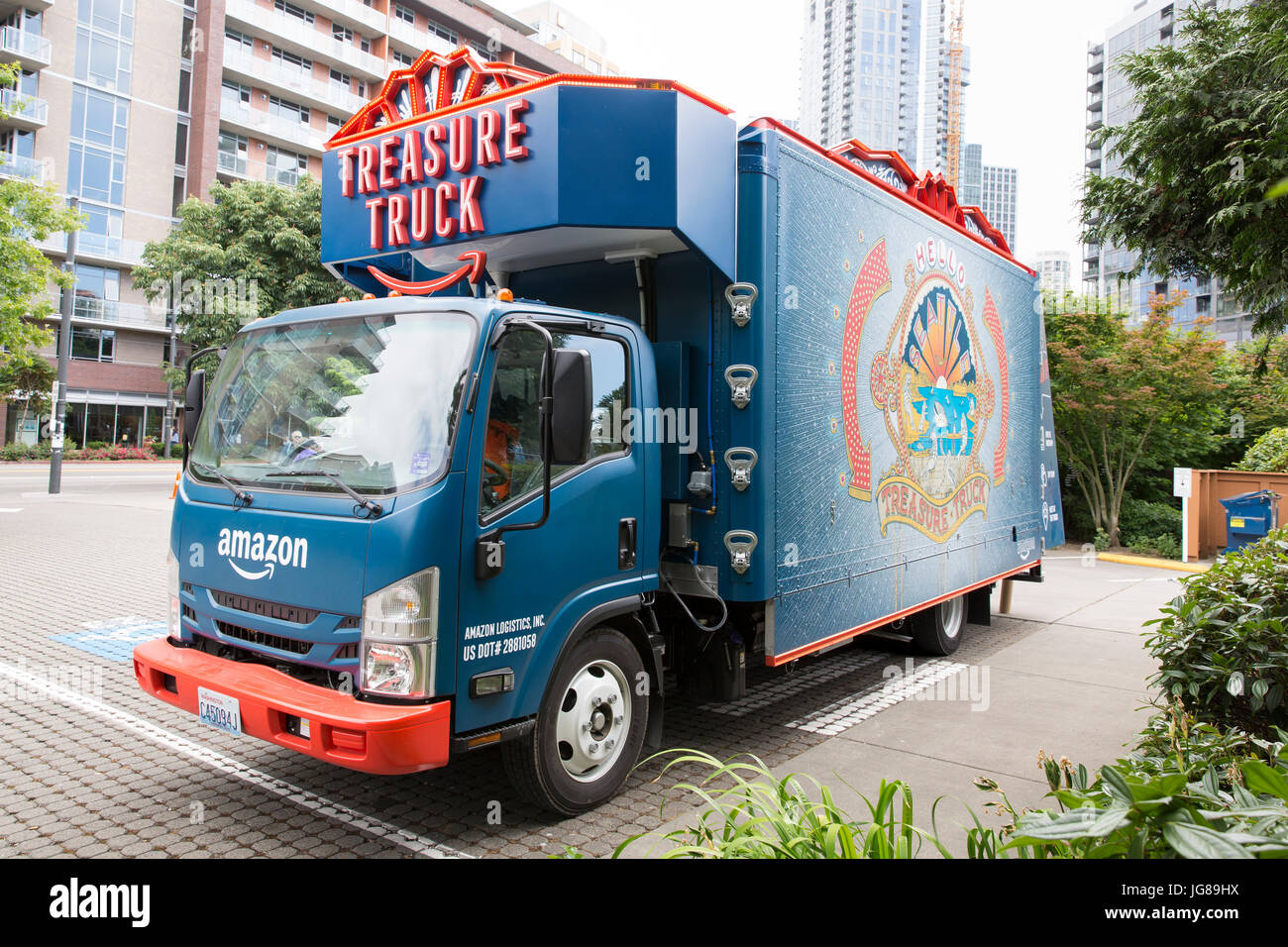 Seattle, Washington, USA. 3. Juli 2017. Amazon.com's Schatz Truck besucht  das South Lake Union Discovery Center. Der Service ist mit Amazons mobile  shopping-app bietet ein Flash-Verkauf auf ein bestimmtes Produkt gebunden.  Die