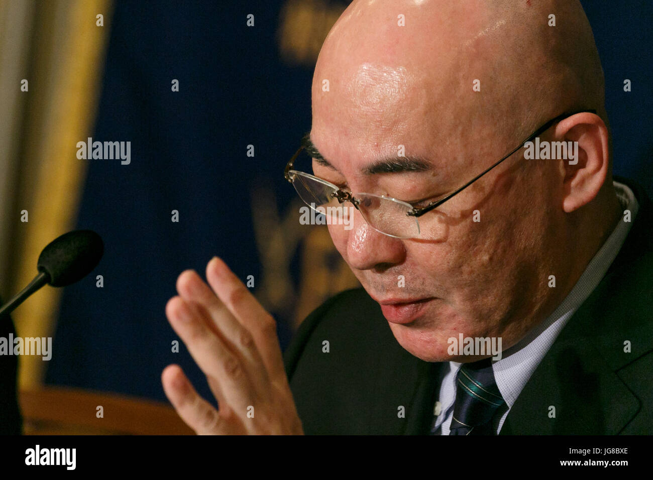 Japanischer Autor Naoki Hyakuta spricht während einer Pressekonferenz am The Foreign Correspondents Club of Japan auf 4. Juli 2017, Tokio, Japan. Hyakuta, die den Ansichten gehören Denial-of-das Massaker von Nanking, sprach über die Annullierung seines Vortrags an der Hitotsubashi-Universität, weil eine Gruppe von Studenten, gehören zu der Schule Antirassismus Information Center (ARIC) hatte argumentiert, dass seine Ansichten diskriminierend gegen bestimmte ethnischen Gruppen waren und er sollte nicht an der Universität Festival sprechen dürfen. Bildnachweis: Rodrigo Reyes Marin/AFLO/Alamy Live-Nachrichten Stockfoto