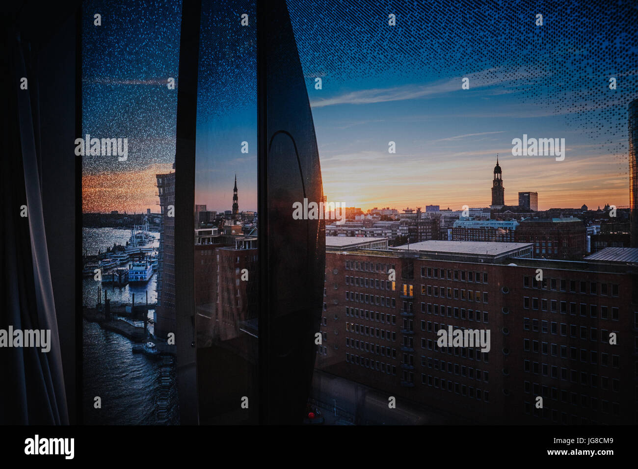 Blick aus einem Hotelzimmer in der Elbphilharmonie Hamburg 20. Juni 2017.  Foto: picture Alliance / Robert Schlesinger | weltweite Nutzung Stockfoto
