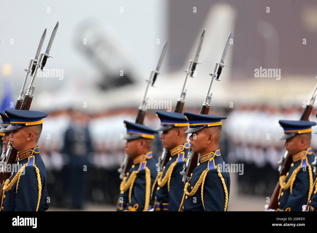 Pampanga Province, Philippinen. 4. Juli 2017. Mitglieder der philippinischen Luftwaffe (PAF) parade anlässlich des 70. Jahrestages des PAF auf Clark Air Base in der Provinz Pampanga, Philippinen, 4. Juli 2017. Bildnachweis: Rouelle Umali/Xinhua/Alamy Live-Nachrichten Stockfoto