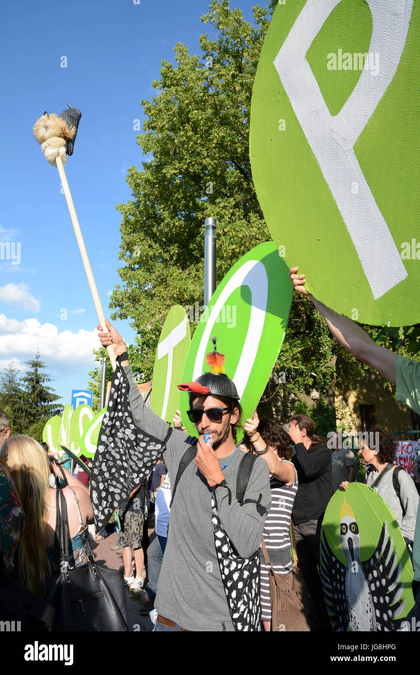 Krakau, Polen. 4. Juli 2017. Während der 41. Sitzung des Ausschuss-Unesco-Welterbe gegen die groß angelegte Protokollierung in Białowieża Wald, ein UNESCO-Weltkulturerbe zu protestieren. Stockfoto