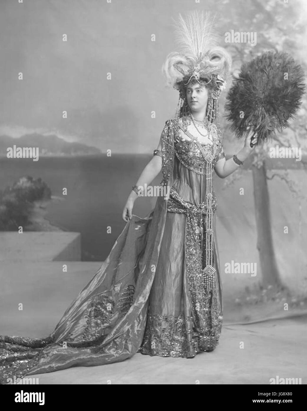 Mary Theresa Olivia ("Daisy") (geb. Cornwallis-West), Fürstin von Pless wie Cleopatra Stockfoto