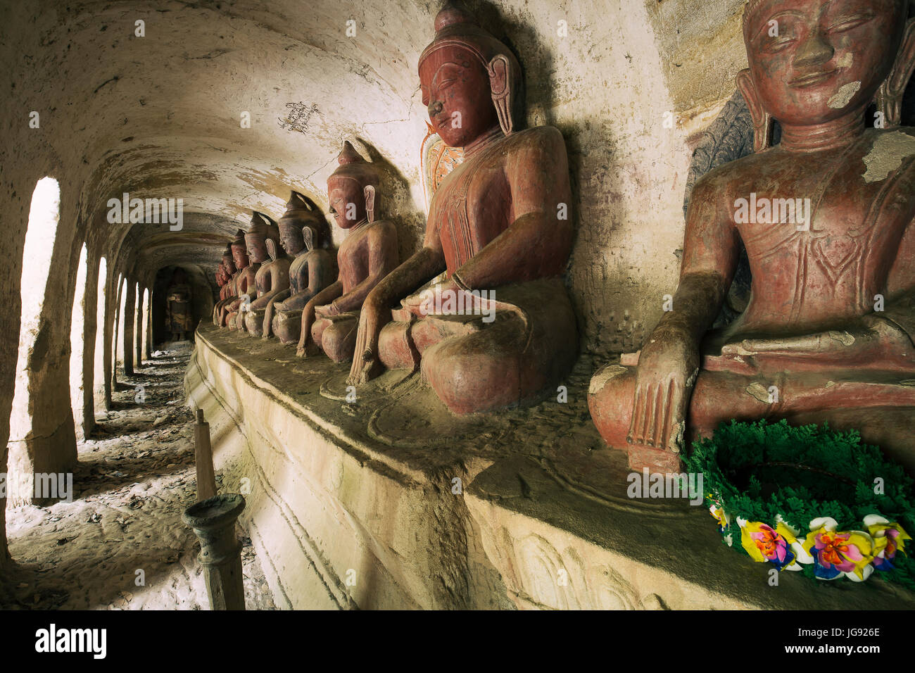 Buddha-Statuen in Höhle am Po Win Daung Cave Monywa Sagaing Region nördlichen Burma / Myanmar Reise Foto - Best place to visit Stockfoto