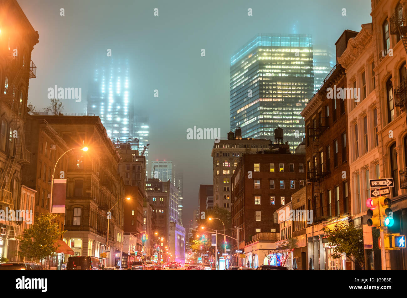 Broadway in Manhattan im Nebel, New York City Stockfoto
