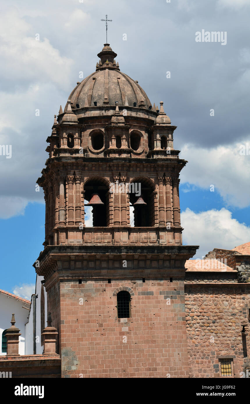 Der Glockenturm in La Merced katholische Kirche in der alten Stadt Touristengegend von Cusco Peru. Stockfoto