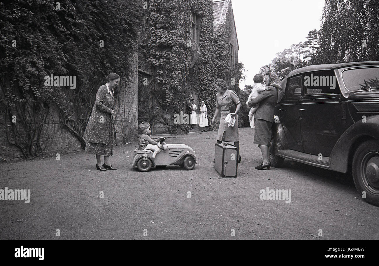 1940, England, Kriegszeit, Bild zeigt eine Neu evakuiert Junge Kind von