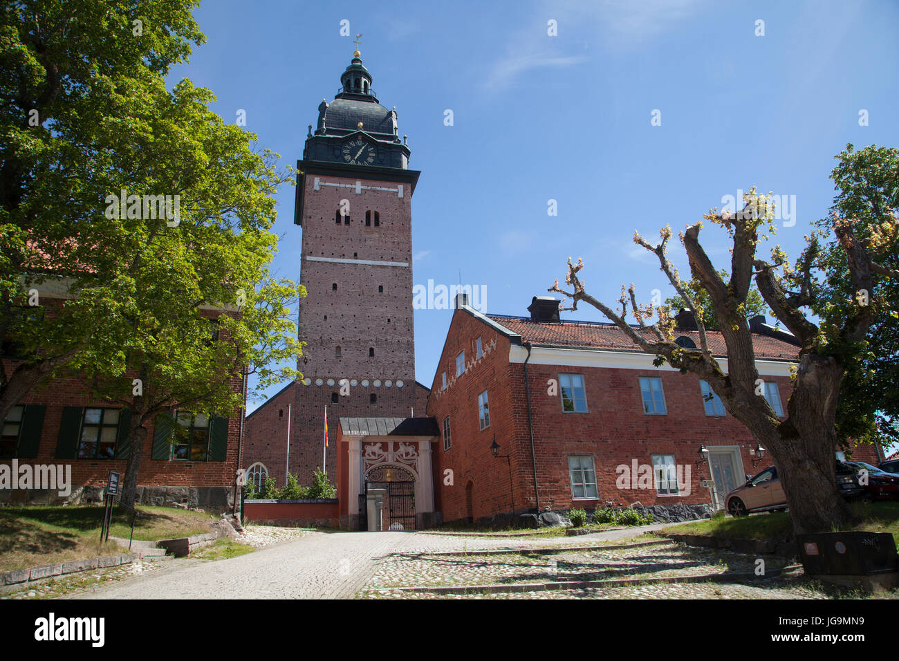 STRÄNGNÄS Södermanland Gebäude nach dem großen Stadtbrand 1871 und der Kathedrale von Kyrkberget Stockfoto