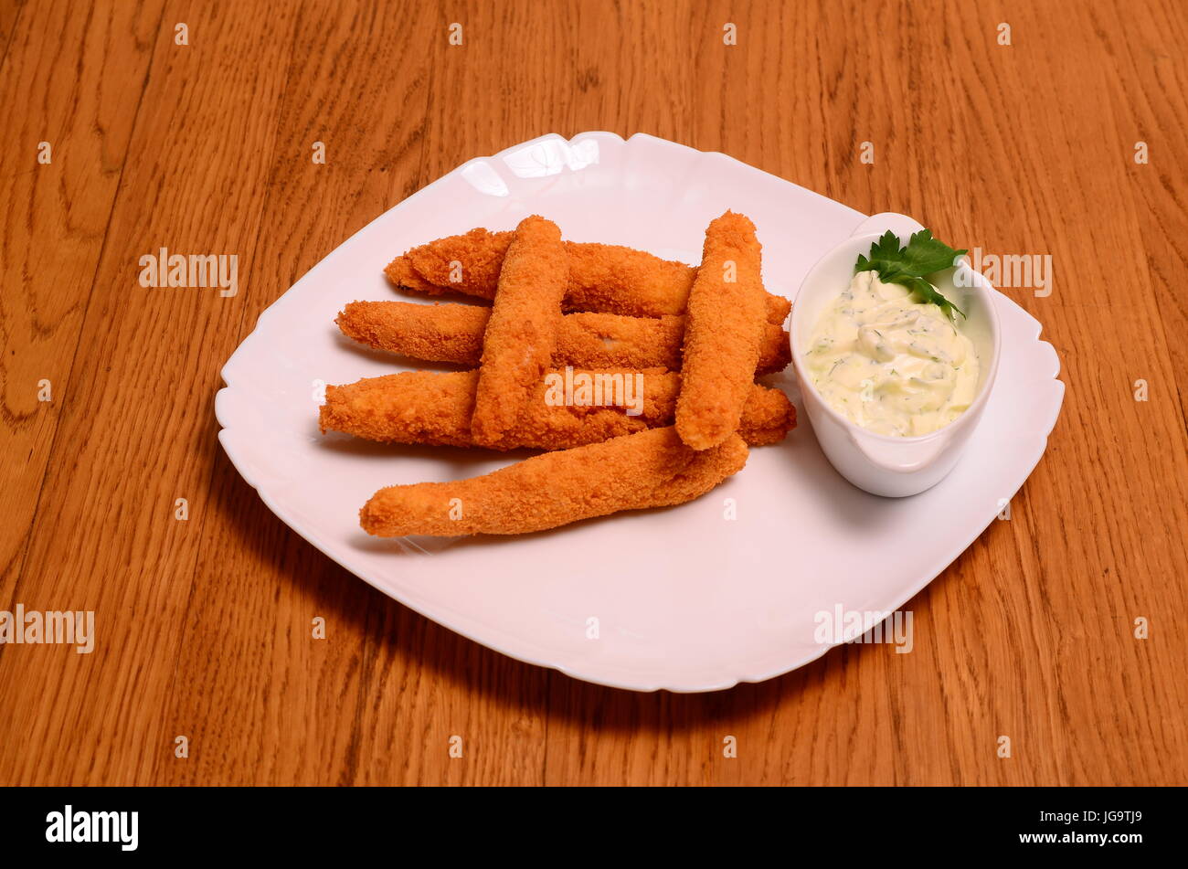 Hausgemachte gebratener Mozzarella Sticks mit Marinara Sauce Stockfoto