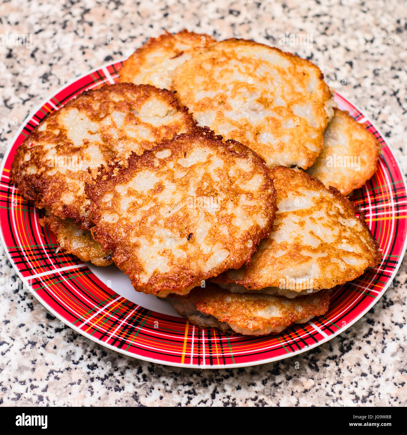 Weißrussische Küche: Kartoffel Fleischpasteten Stockfoto