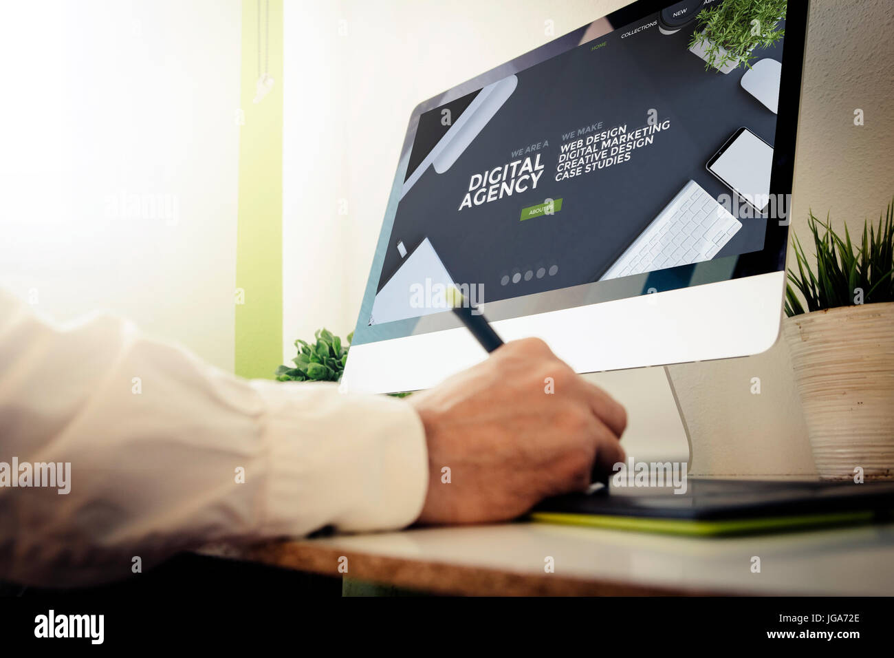 Website für Web-Entwickler digital-Agentur. Alle Bildschirm-Grafiken bestehen. Stockfoto