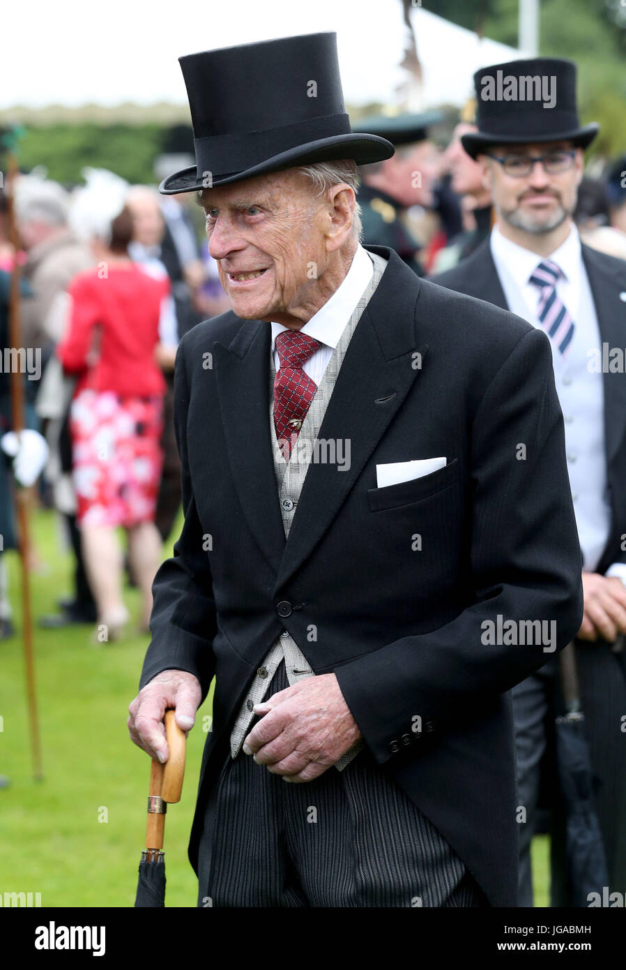 Der Duke of Edinburgh besucht die jährliche Gartenparty bei dem Palace of Holyroodhouse in Edinburgh. Stockfoto