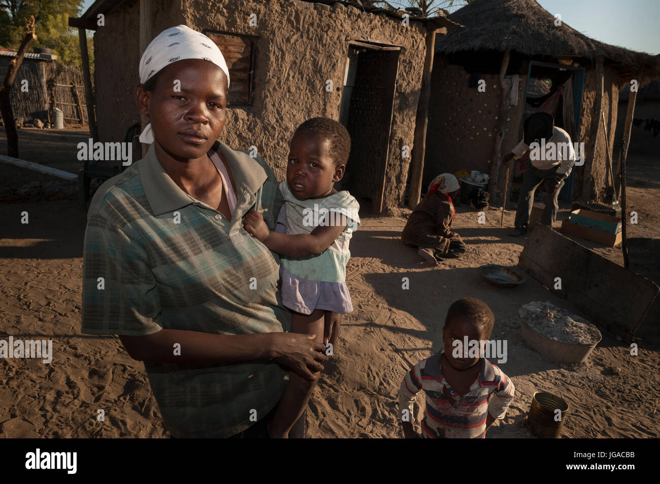 Familienszene in Maun Botsuana Stockfoto
