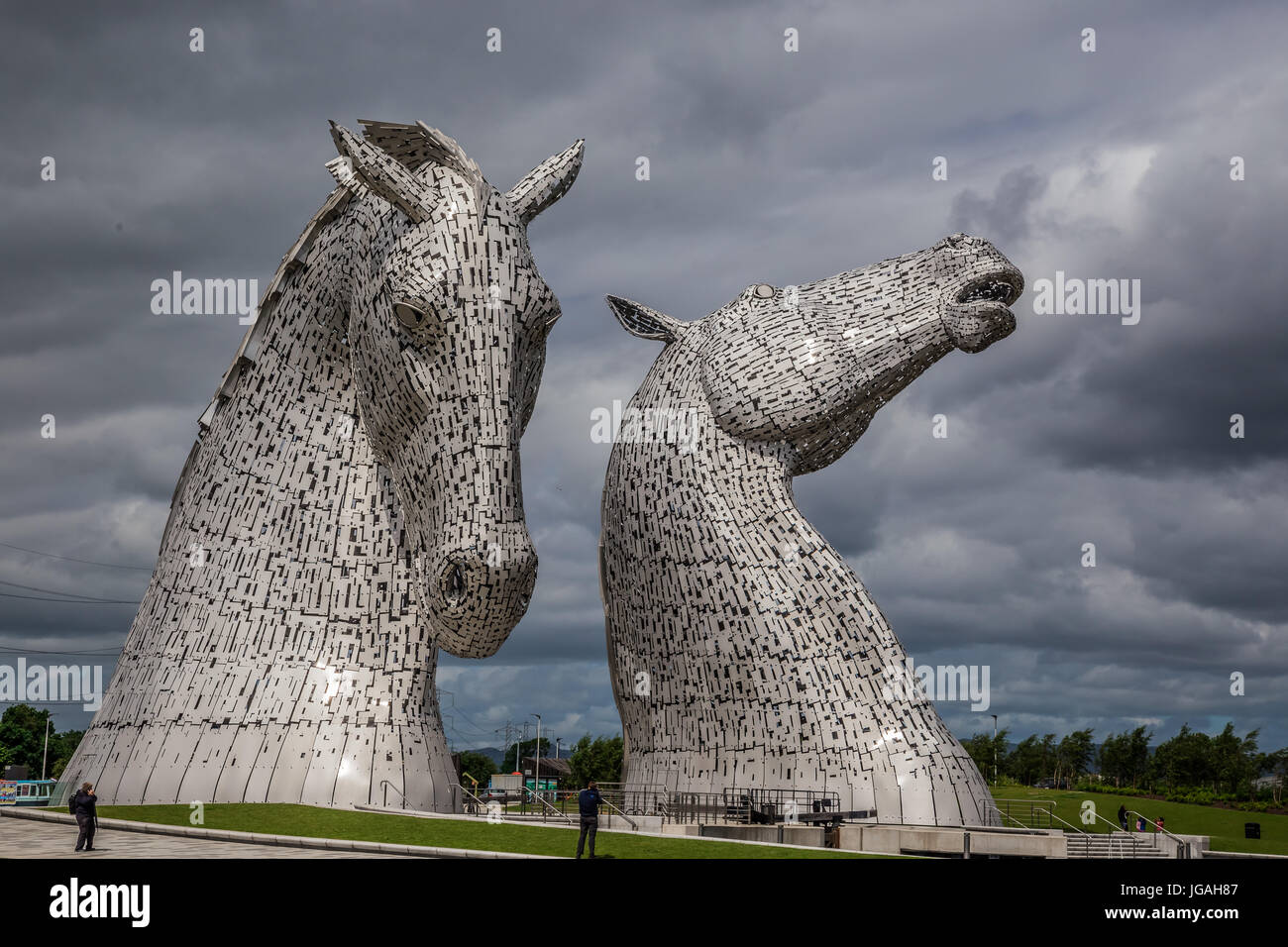 Die Kelpies: Skulpturen von zwei Pferden auf der Helix-Park in der Nähe von Falkirk, Schottland Stockfoto