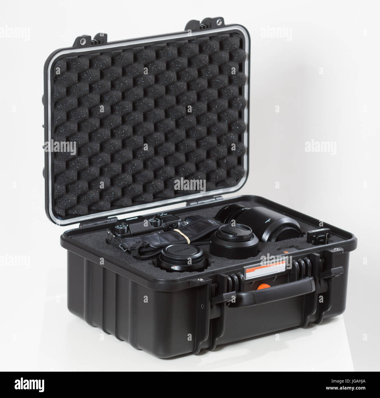 Fujifilm GFX 50er, 51 Megapixel, Sensor digitale Mittelformatkamera auf sicheren Fall weiß reflektierenden Hintergrund Stockfoto