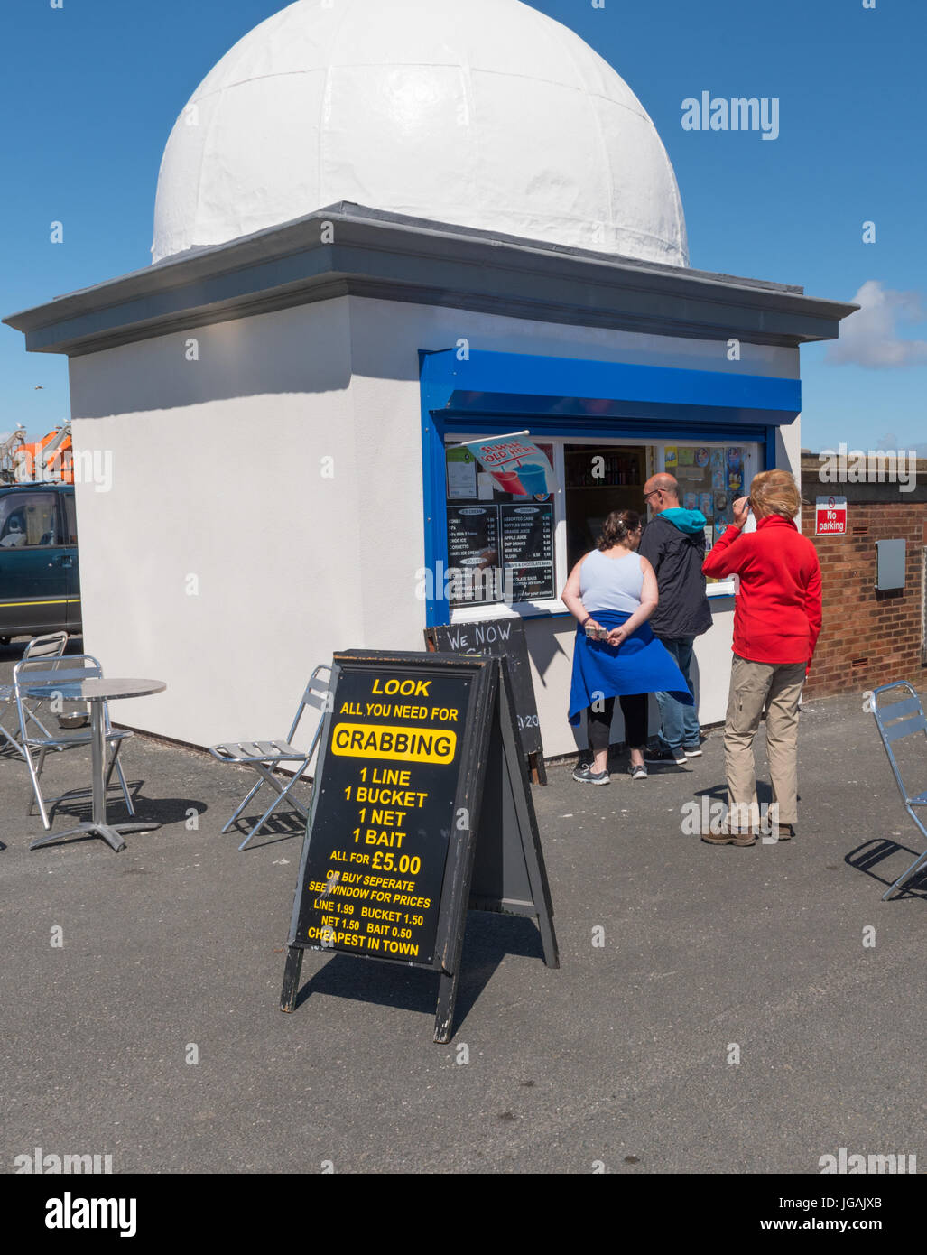 Kaufen Eis einen Kiosk in Fleetwood, Lancashire Stockfoto