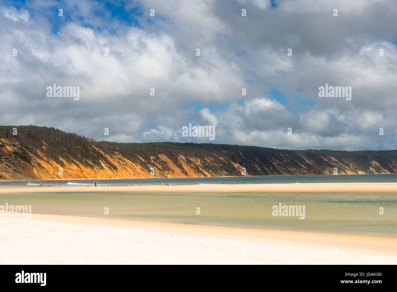 Doppelte Insel Punkt und dem farbigen Sand von Rainbow Beach, Great Sandy Nationalpark, Queensland, Australien. Stockfoto